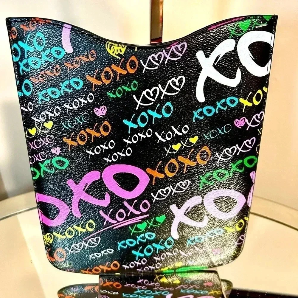New XOXO IPad Sleeve - Picture 2 of 4